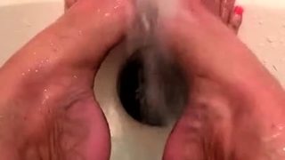 Sexy leggy brunette enjoys foot fetish