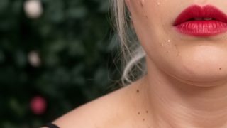 Blonde amateur enjoys the feeling of masturbating outdoors